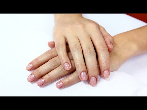 Manicure z masażem i parafiną – Akademia Medycyny i Piękna SWSM.